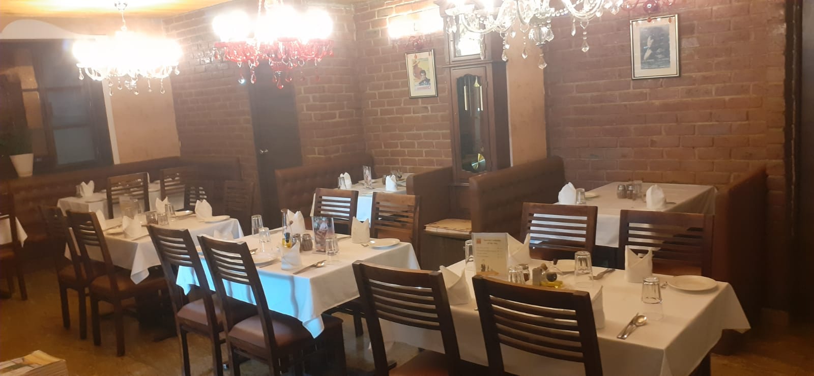 Sharing food and stories with fellow enthusiasts